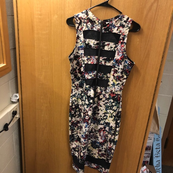 Cute colorful dress! Doesn’t fit me anymore!! Colorful - Picture 2 of 4